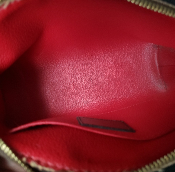 LV cosmetic pouch - Picture 3 of 8